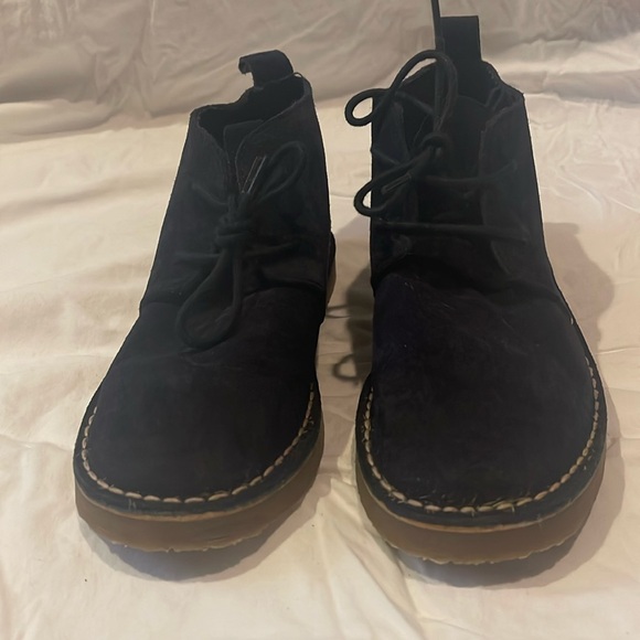 Zara size 32 navy Chukka boot. Approximately a kids size 1. NWOT. - Picture 1 of 5